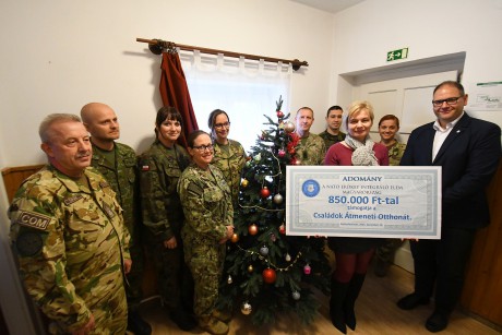 Jelentős összegű pénzadománnyal segítik a NATO-katonák a Családok Átmeneti Otthonát